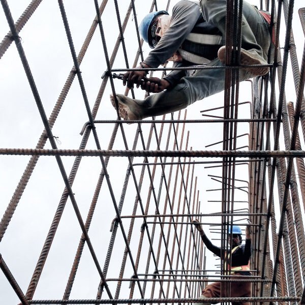 work-roof-guy-construction